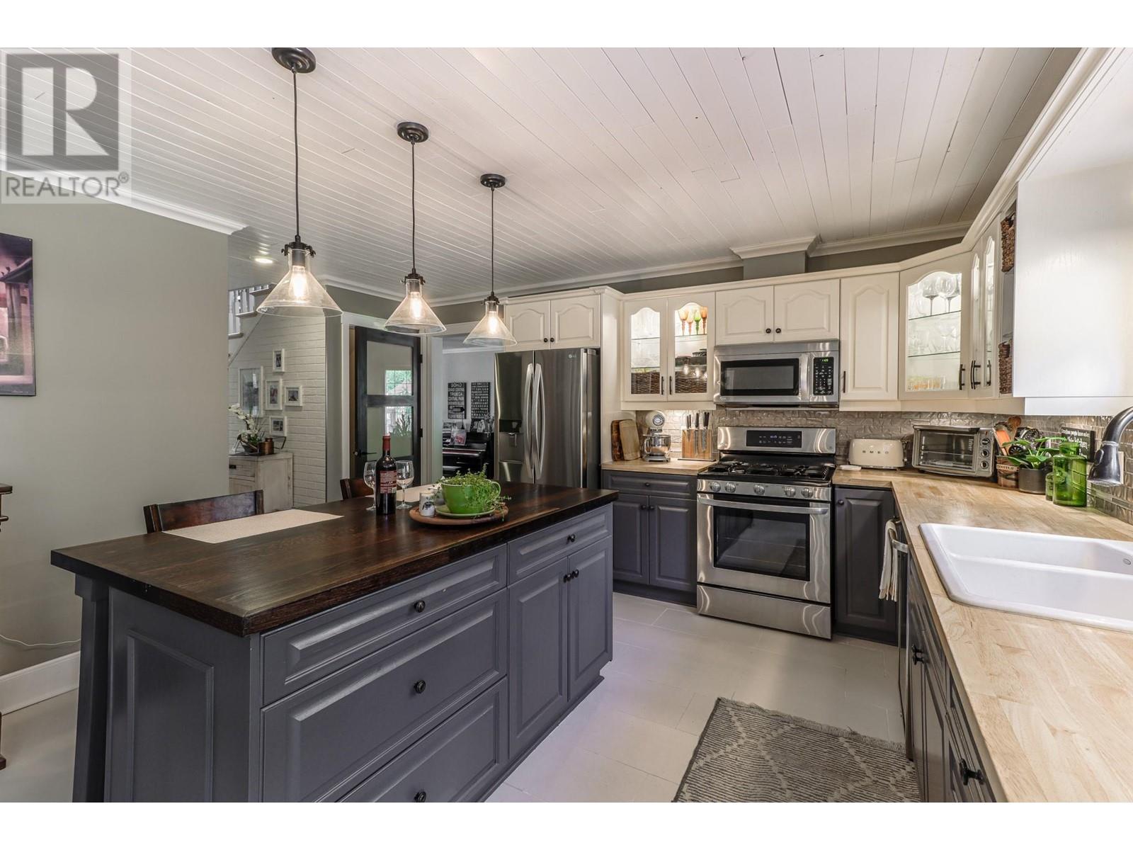 512 WILDWOOD Drive, Cranbrook