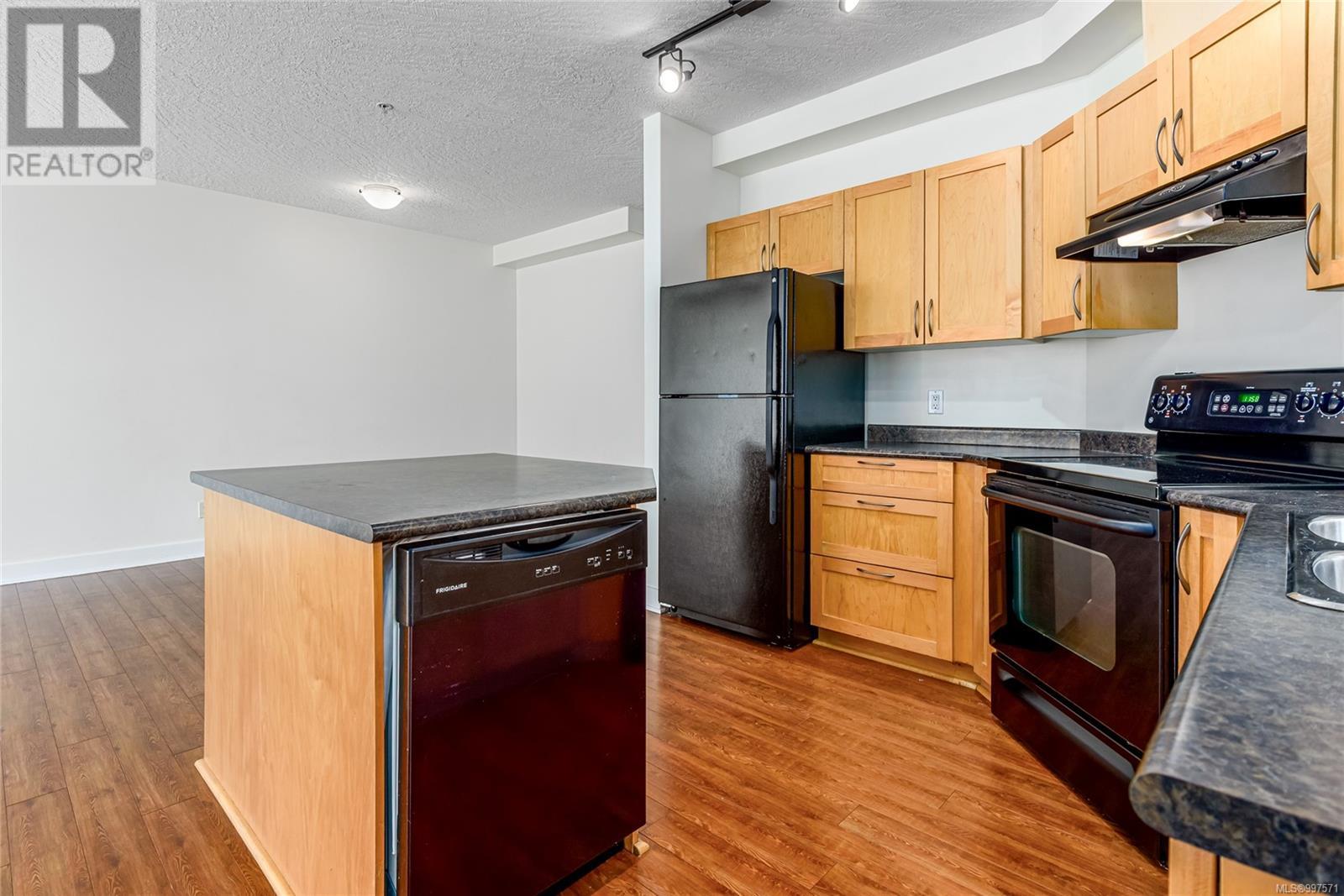 231 2300 Mansfield Dr, Courtenay