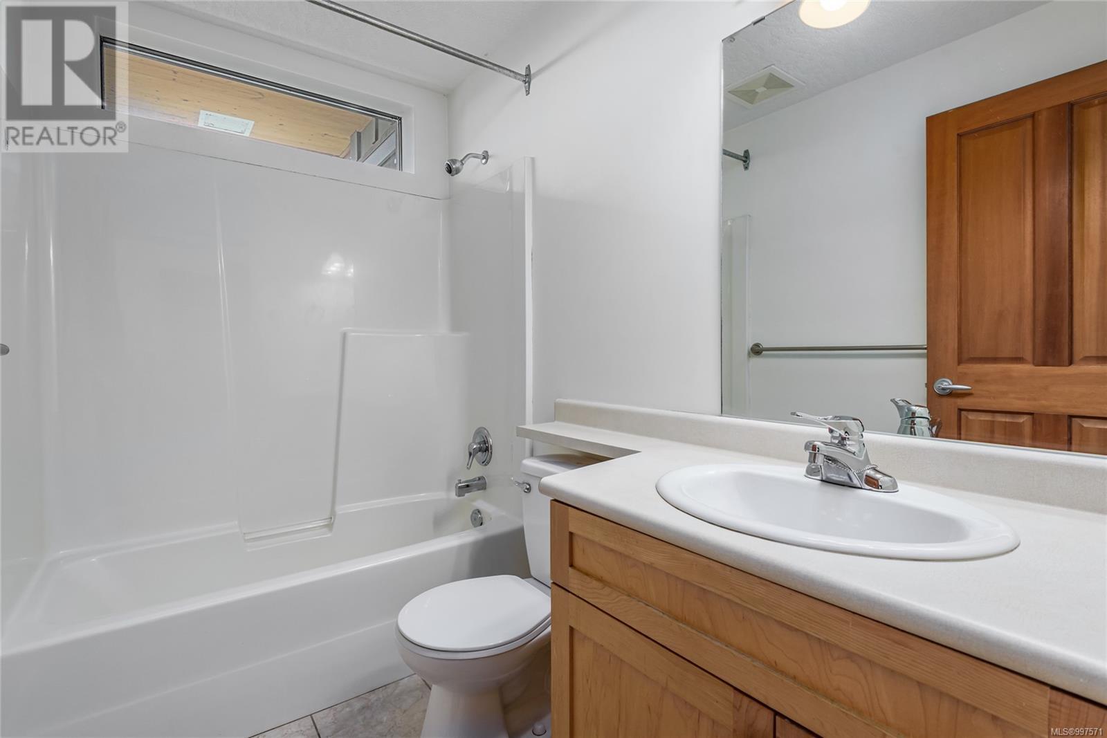 231 2300 Mansfield Dr, Courtenay