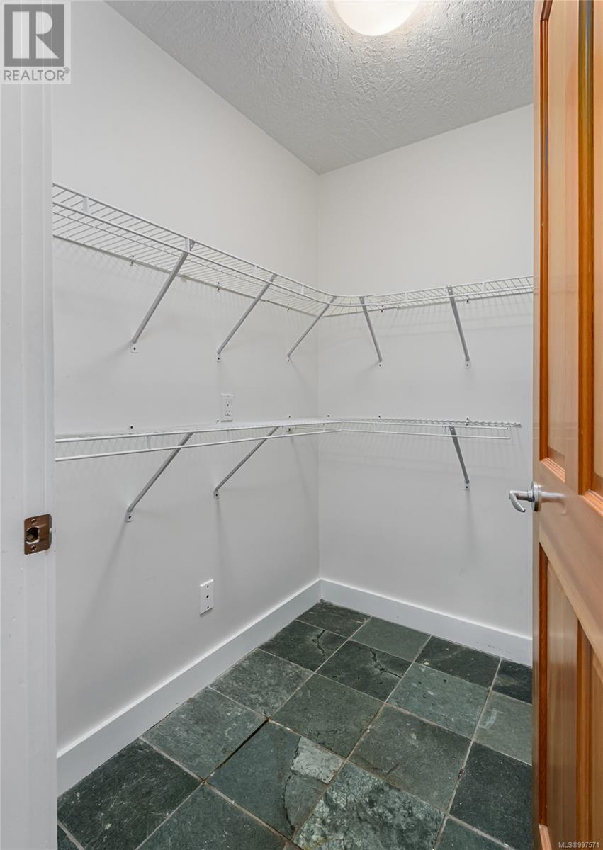 231 2300 Mansfield Dr, Courtenay