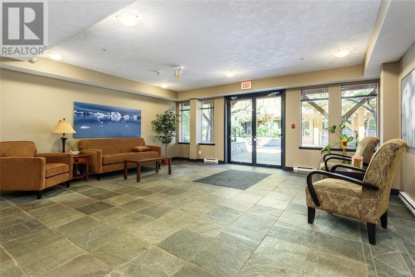 231 2300 Mansfield Dr, Courtenay