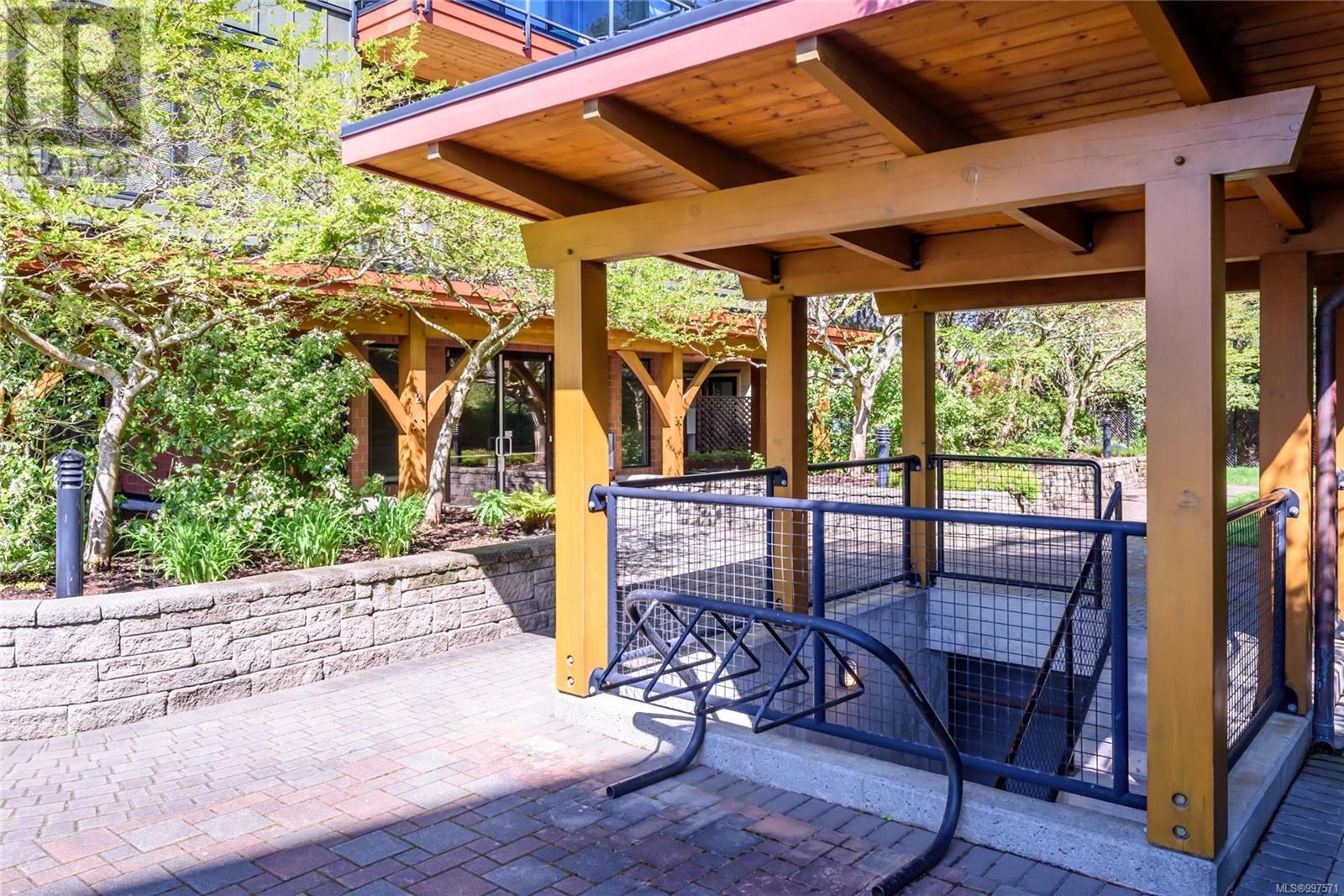 231 2300 Mansfield Dr, Courtenay