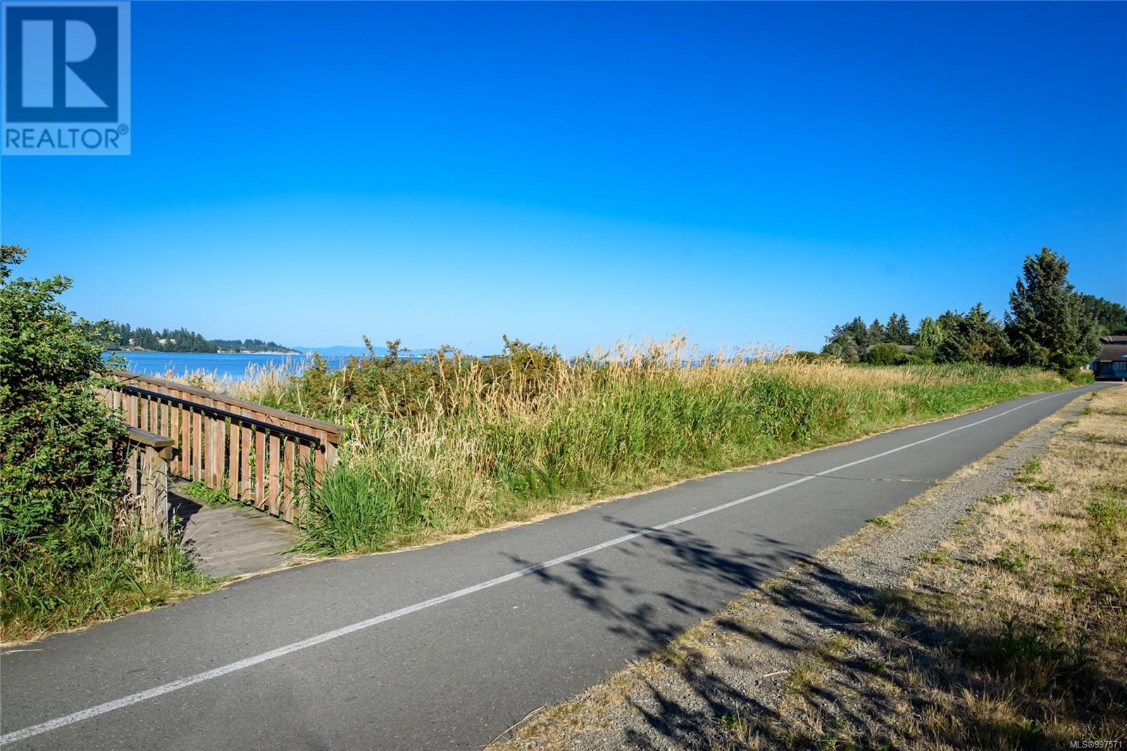 231 2300 Mansfield Dr, Courtenay