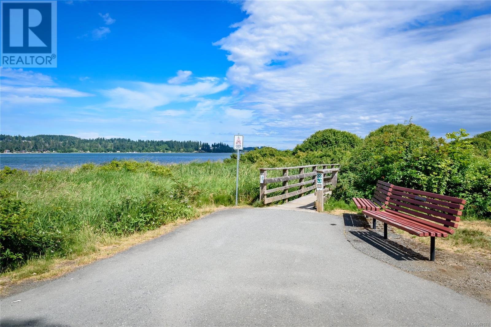 231 2300 Mansfield Dr, Courtenay