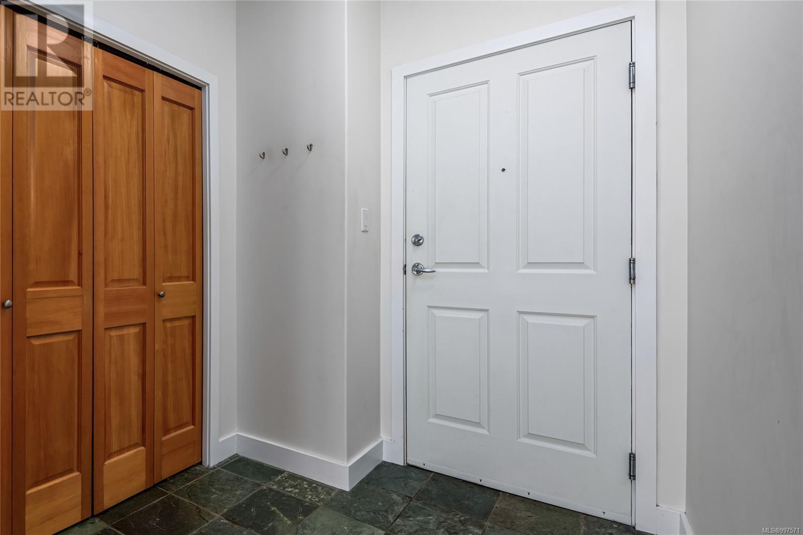 231 2300 Mansfield Dr, Courtenay