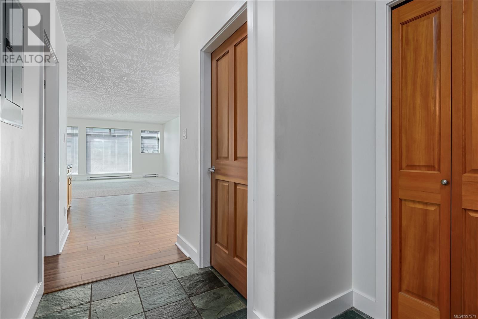 231 2300 Mansfield Dr, Courtenay
