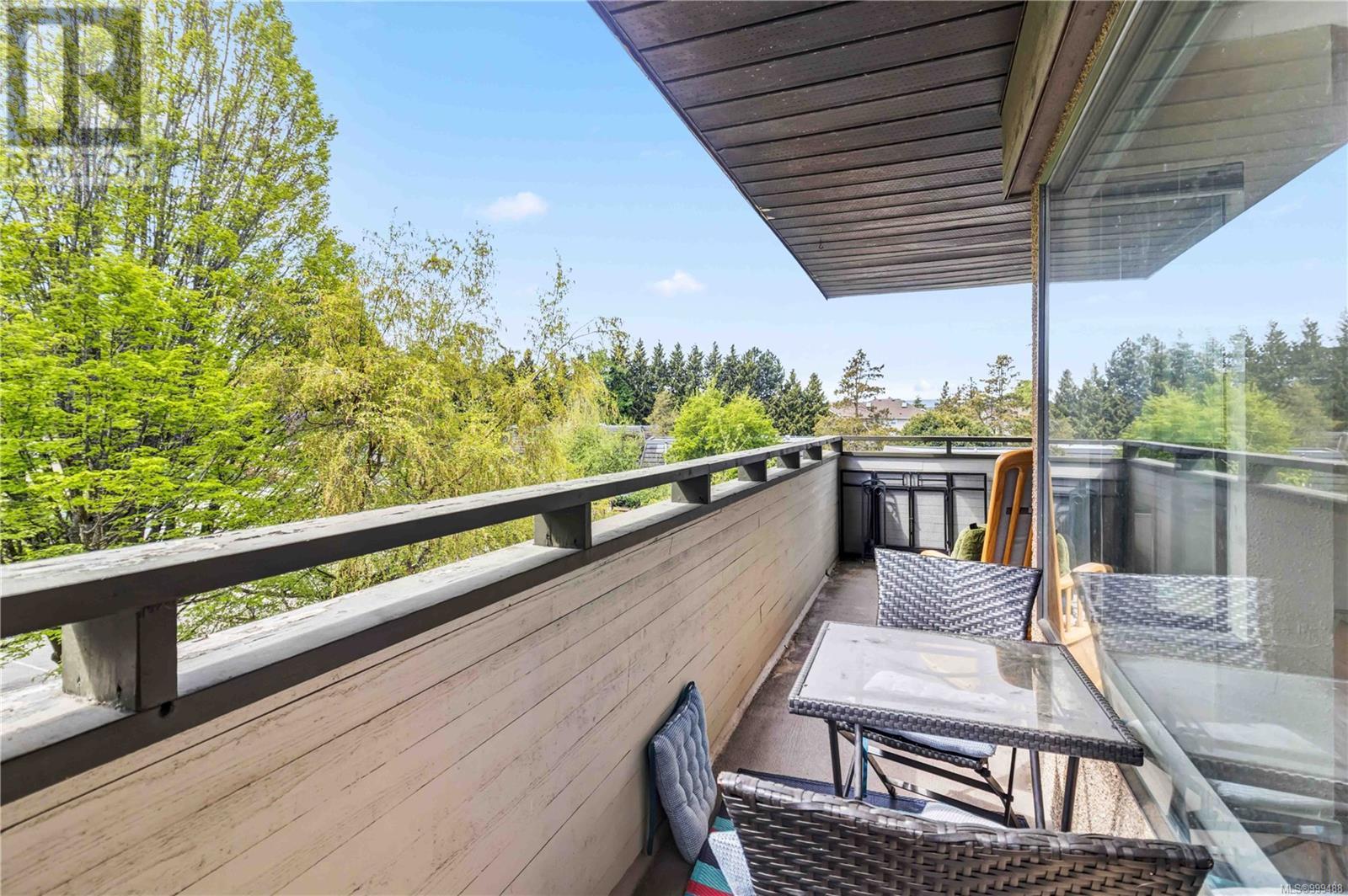 302 3274 Glasgow Avenue, Saanich