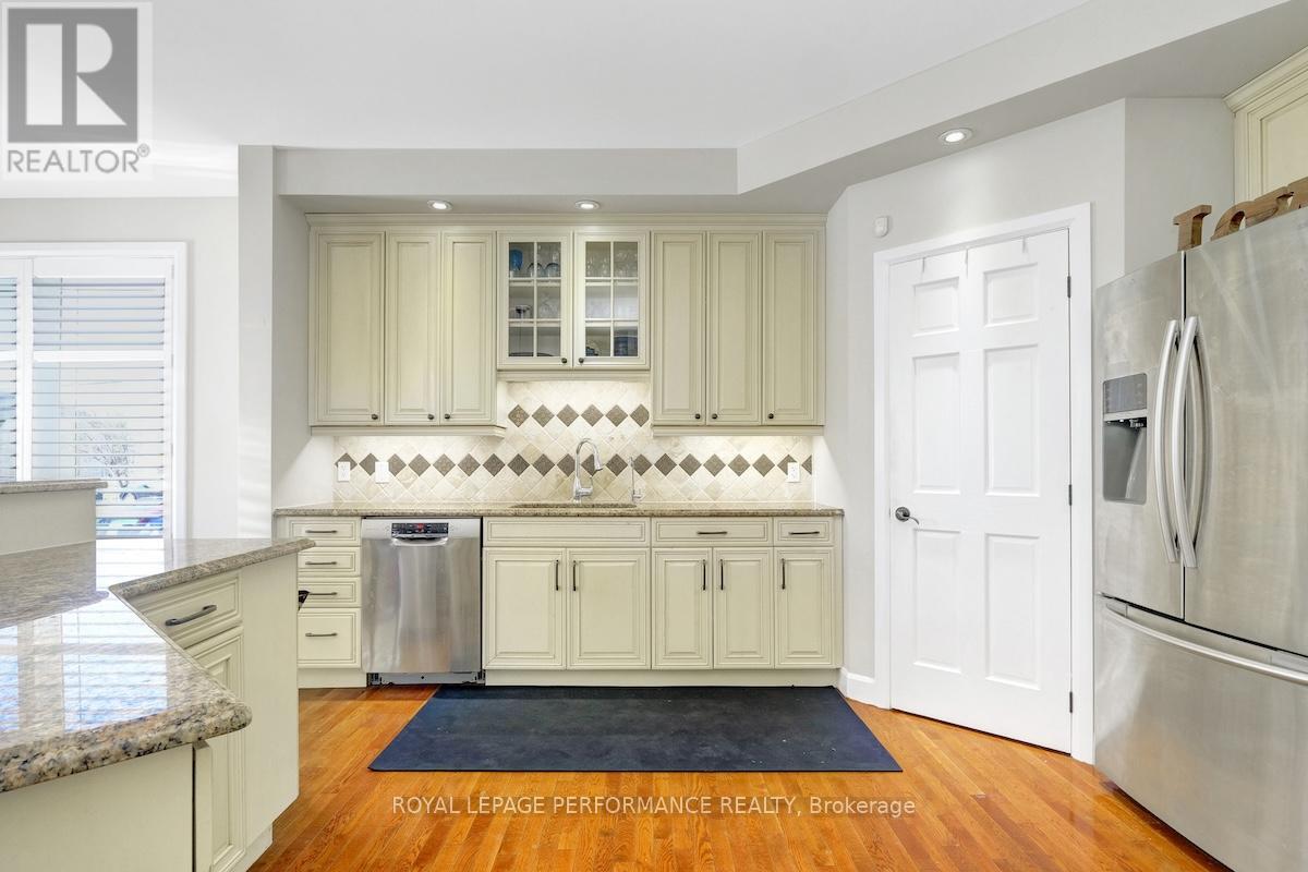 Photo 12 of 6598 Courtland Grove Crescent, Ottawa ON