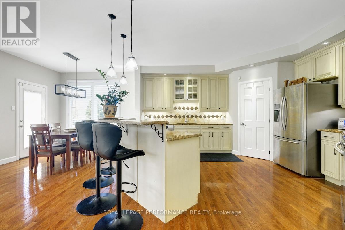 Photo 13 of 6598 Courtland Grove Crescent, Ottawa ON