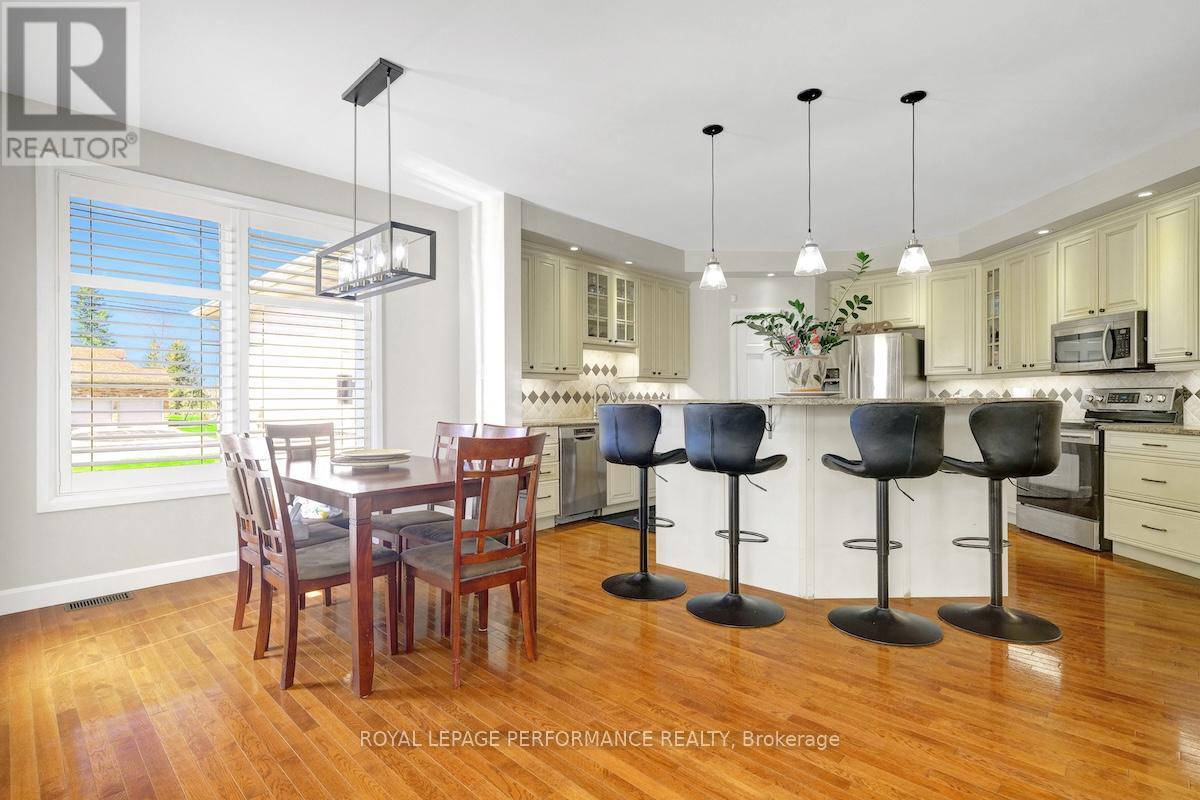 Photo 15 of 6598 Courtland Grove Crescent, Ottawa ON