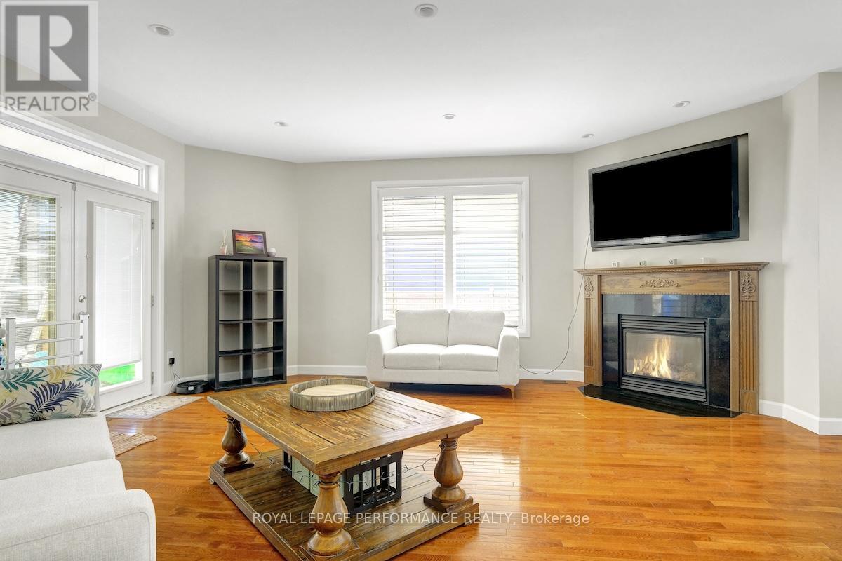 Photo 16 of 6598 Courtland Grove Crescent, Ottawa ON