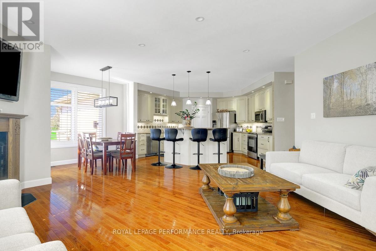 Photo 17 of 6598 Courtland Grove Crescent, Ottawa ON