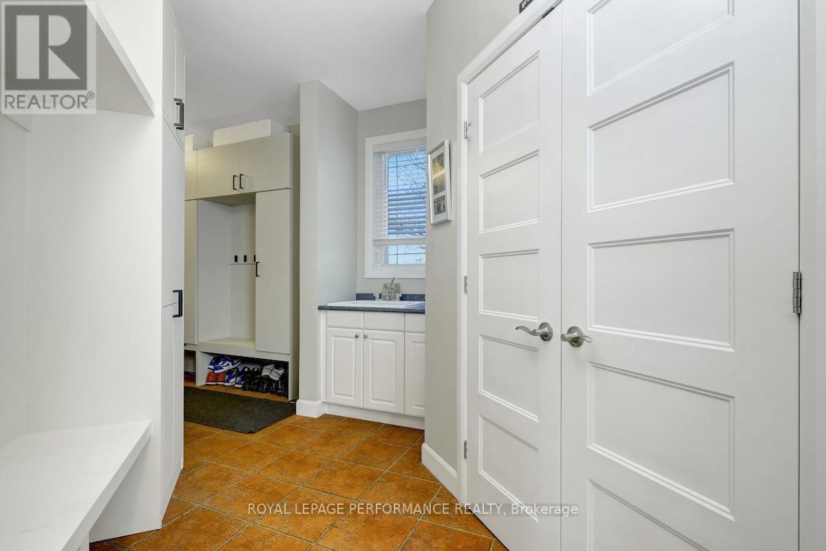 Photo 18 of 6598 Courtland Grove Crescent, Ottawa ON