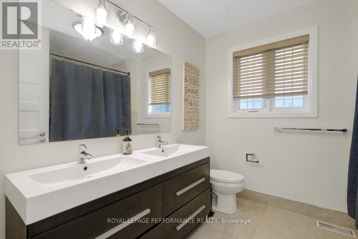 Photo 23 of 6598 Courtland Grove Crescent, Ottawa ON