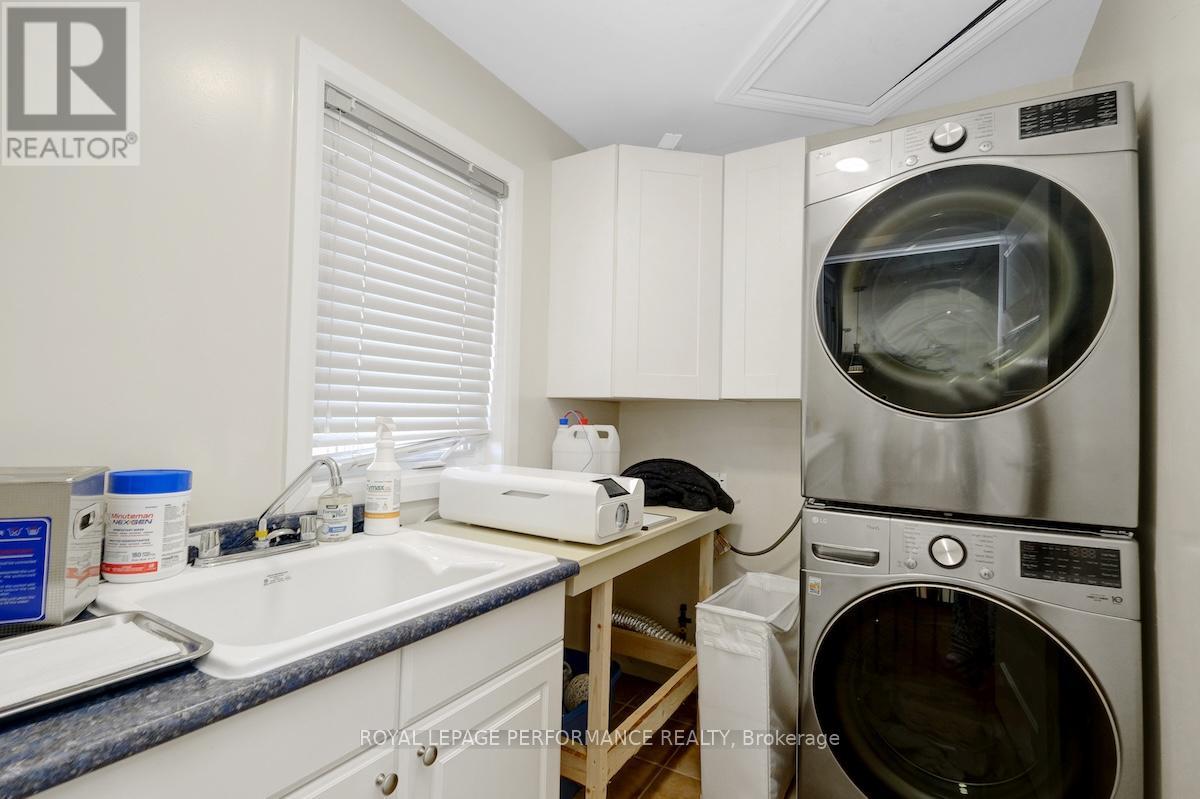 Photo 25 of 6598 Courtland Grove Crescent, Ottawa ON