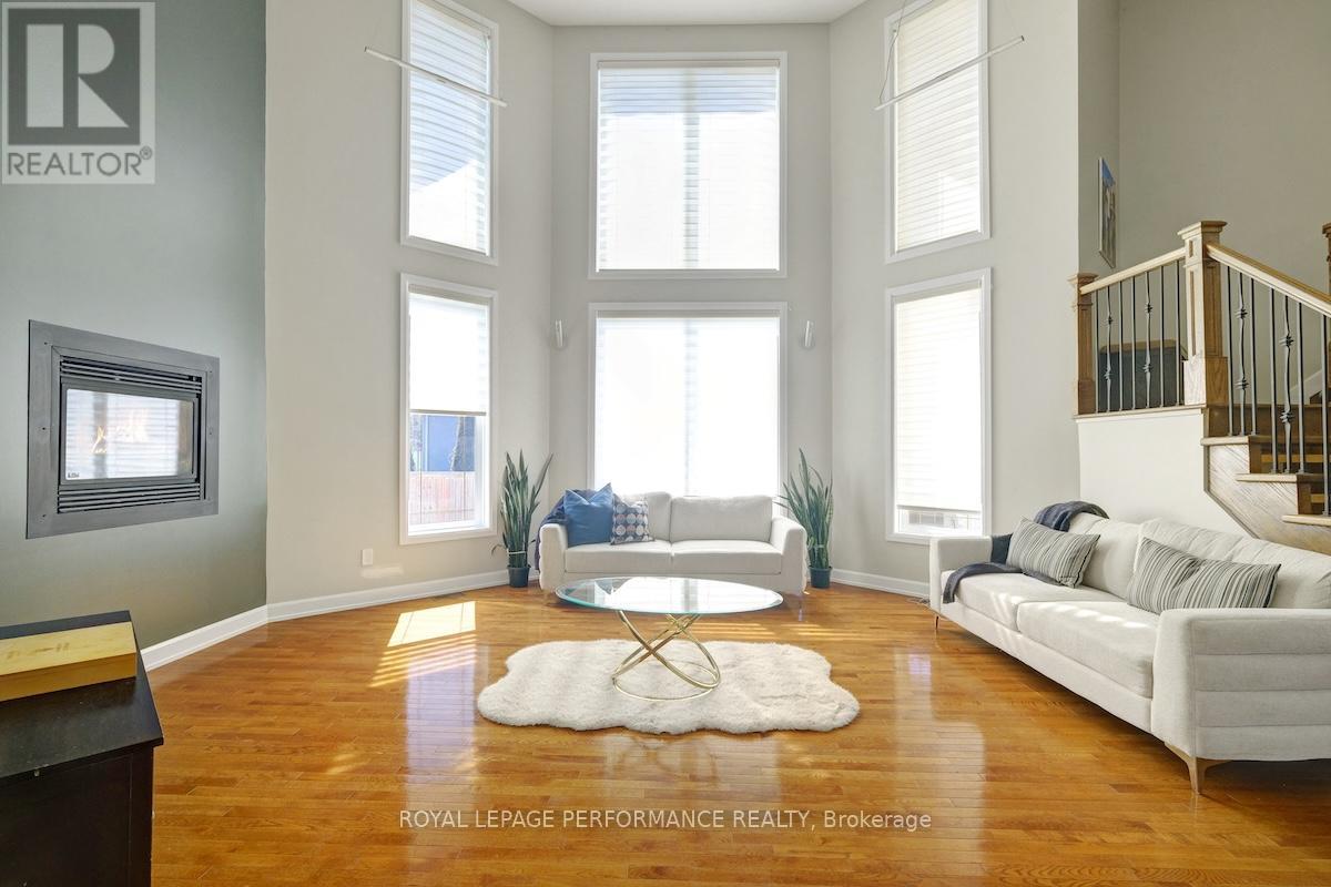 Photo 7 of 6598 Courtland Grove Crescent, Ottawa ON