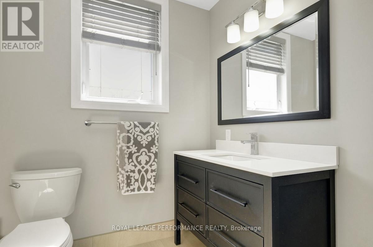 Photo 9 of 6598 Courtland Grove Crescent, Ottawa ON