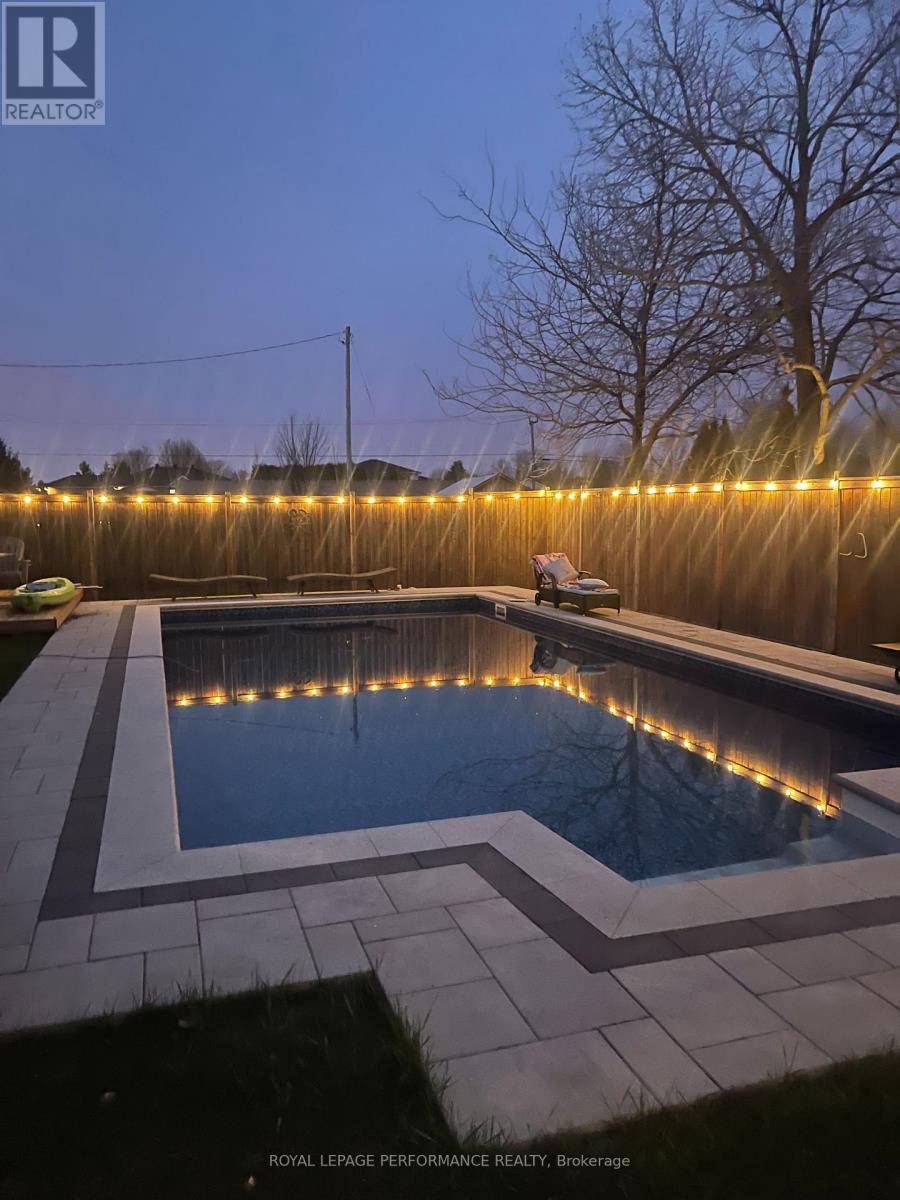 Photo 28 of 6598 Courtland Grove Crescent, Ottawa ON