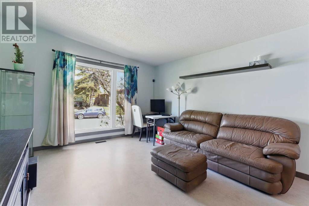 Single Family House Bungalow for Sale in  huntington Green NE Huntington Hills Calgary 