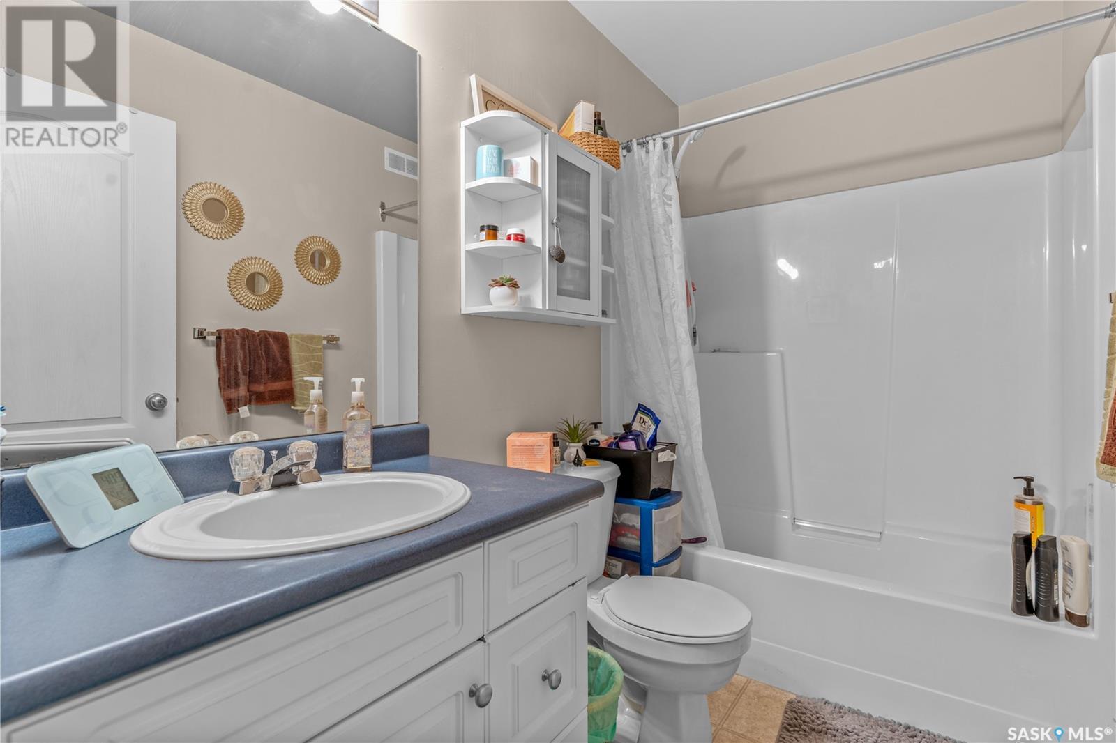 Single Family House 2 Level for Sale in  Cranbourn CRESCENT Regina 