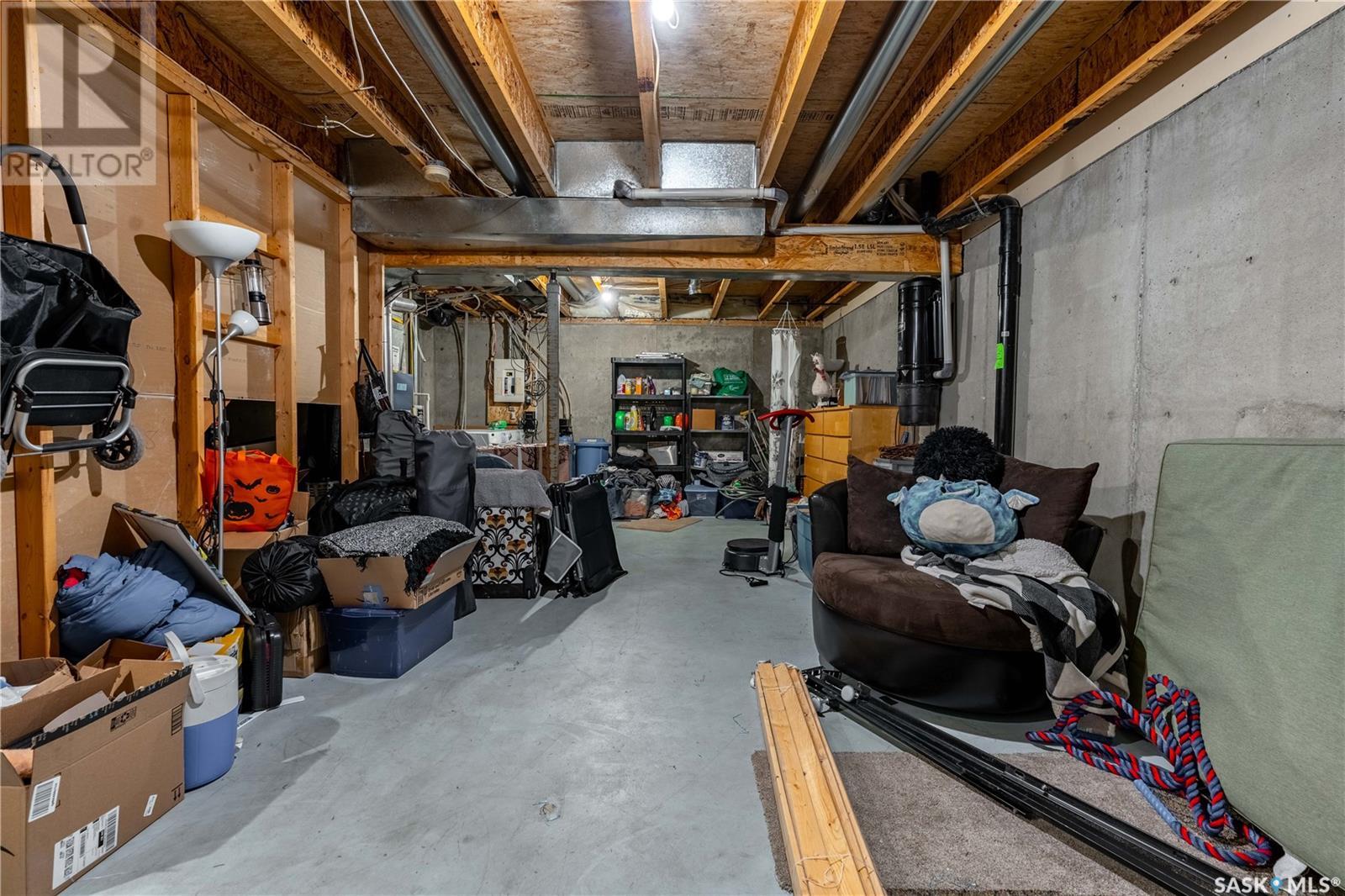Single Family House 2 Level for Sale in  Cranbourn CRESCENT Regina 