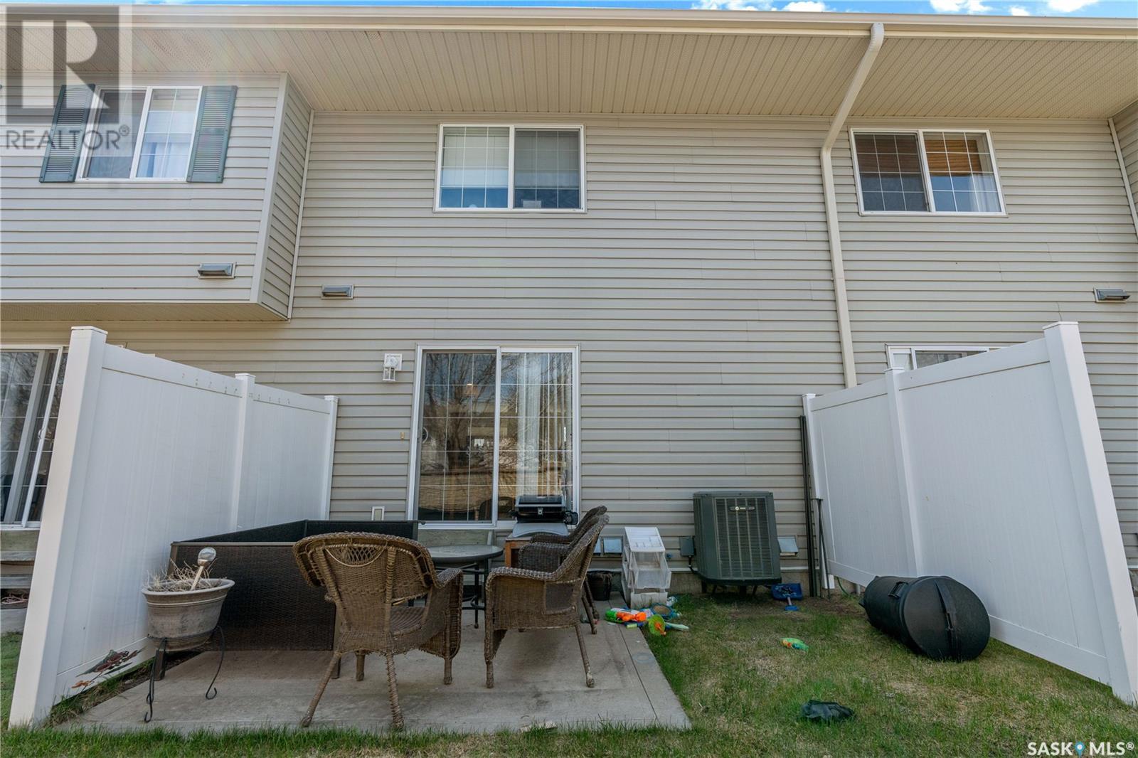 Single Family House 2 Level for Sale in  Cranbourn CRESCENT Regina 