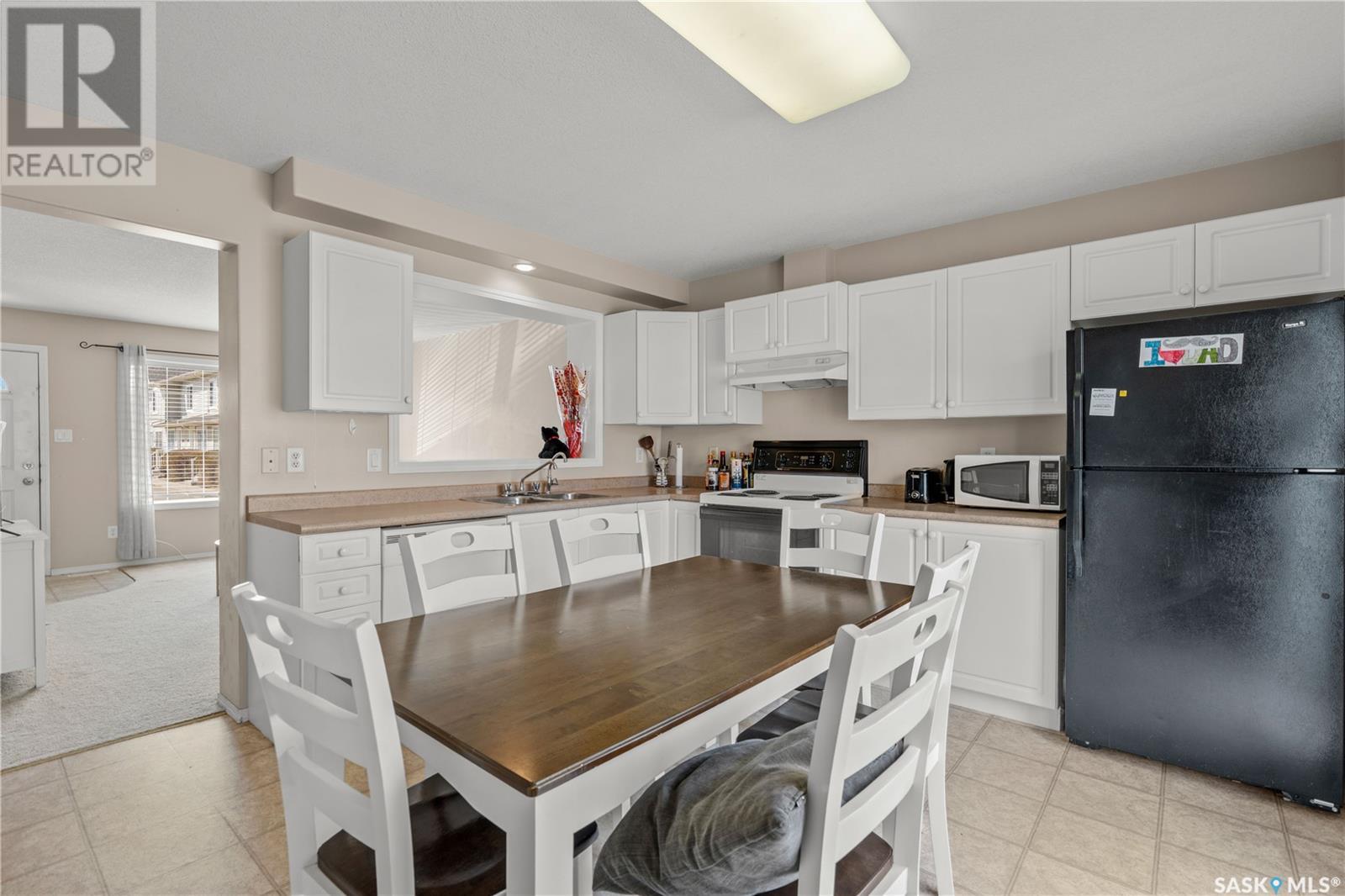 Single Family House 2 Level for Sale in  Cranbourn CRESCENT Regina 