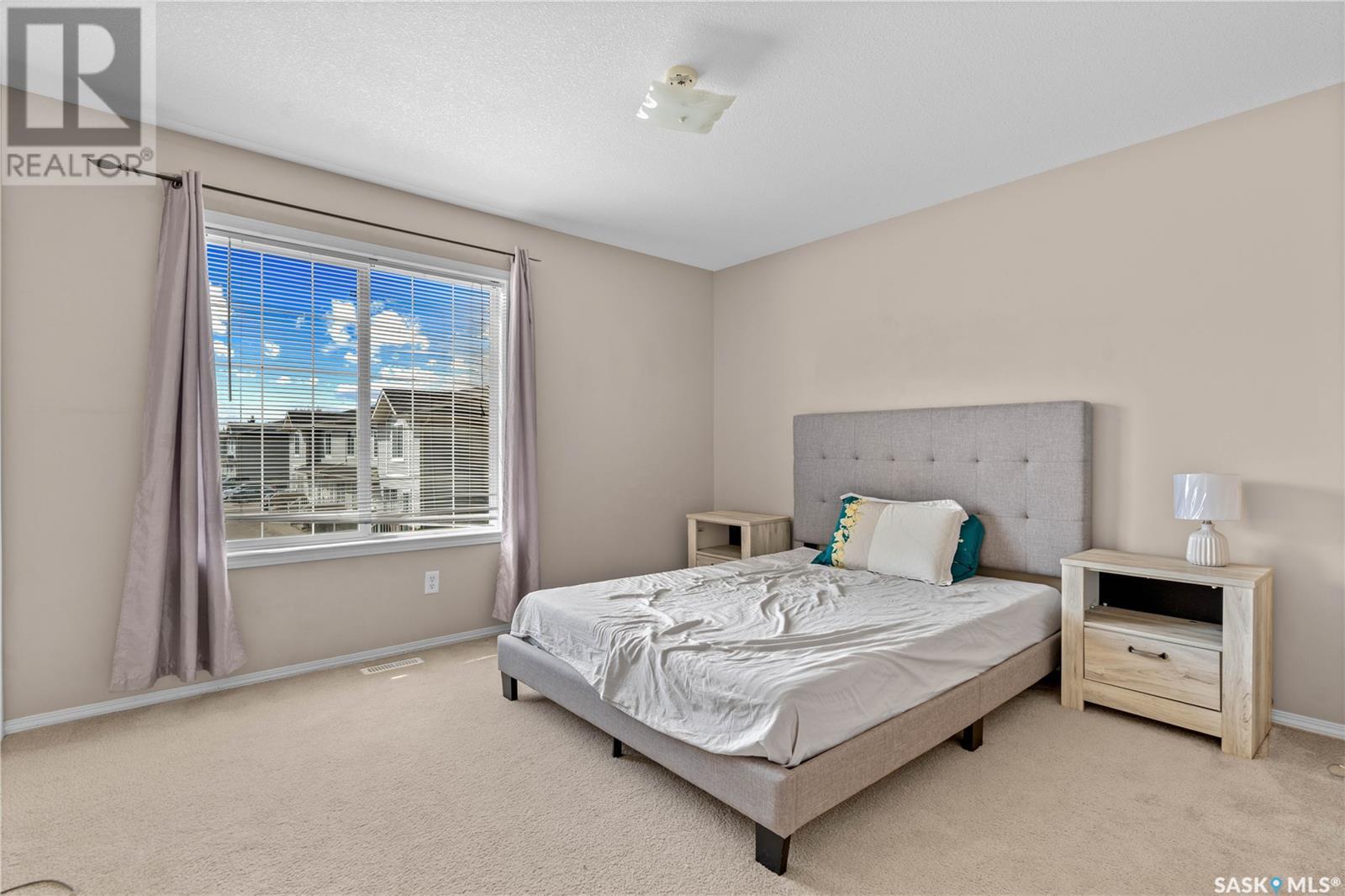 Single Family House 2 Level for Sale in  Cranbourn CRESCENT Regina 