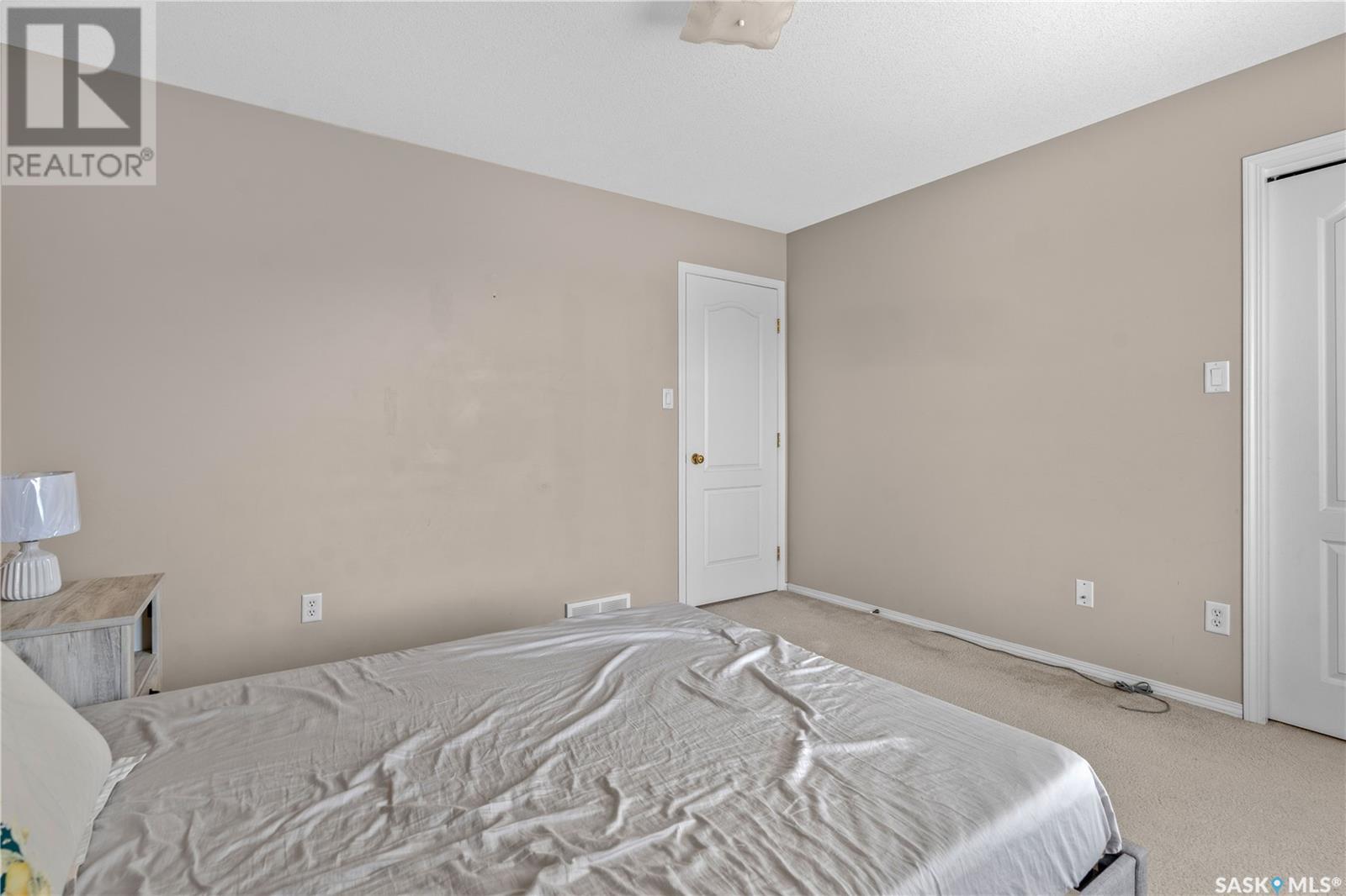 Single Family House 2 Level for Sale in  Cranbourn CRESCENT Regina 