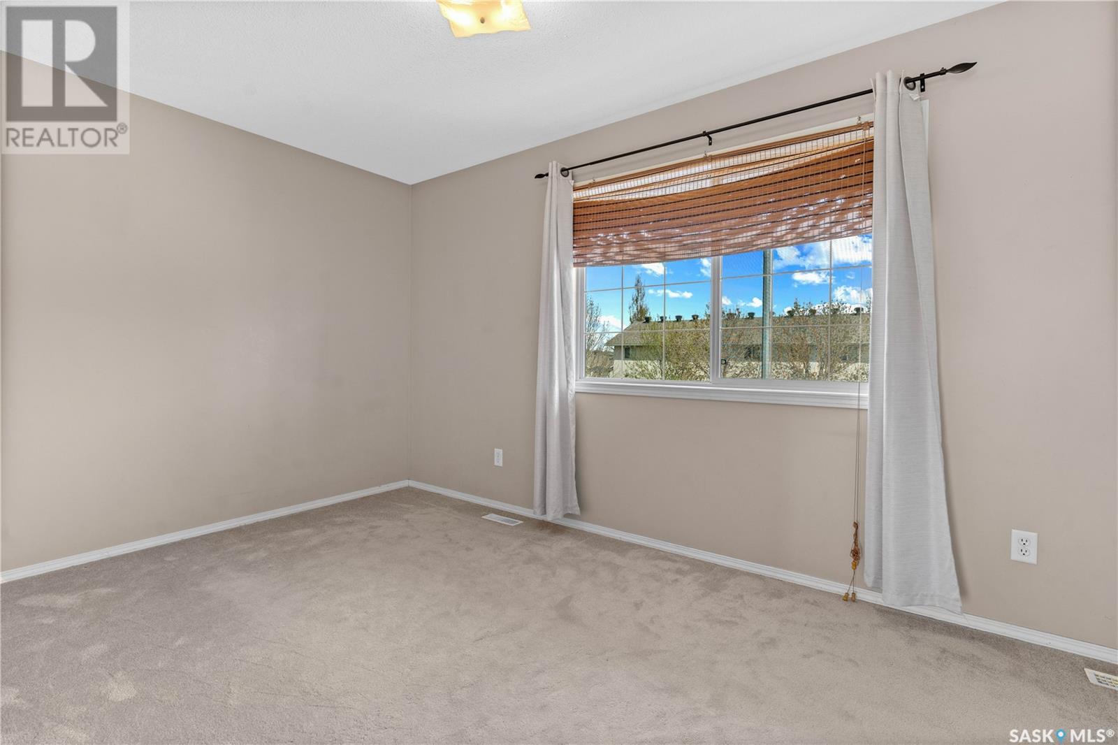 Single Family House 2 Level for Sale in  Cranbourn CRESCENT Regina 