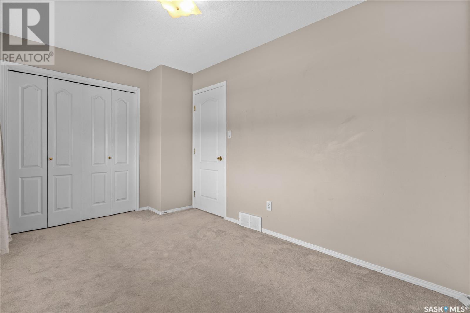 Single Family House 2 Level for Sale in  Cranbourn CRESCENT Regina 