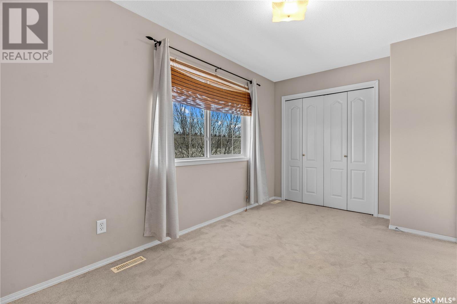 Single Family House 2 Level for Sale in  Cranbourn CRESCENT Regina 
