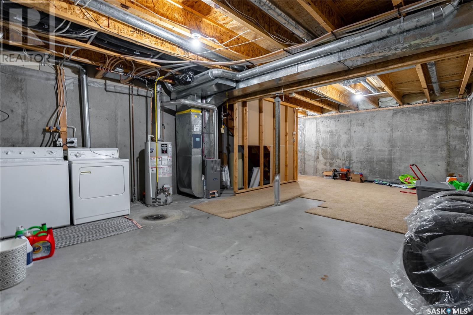 Single Family House 2 Level for Sale in  Cranbourn CRESCENT Regina 