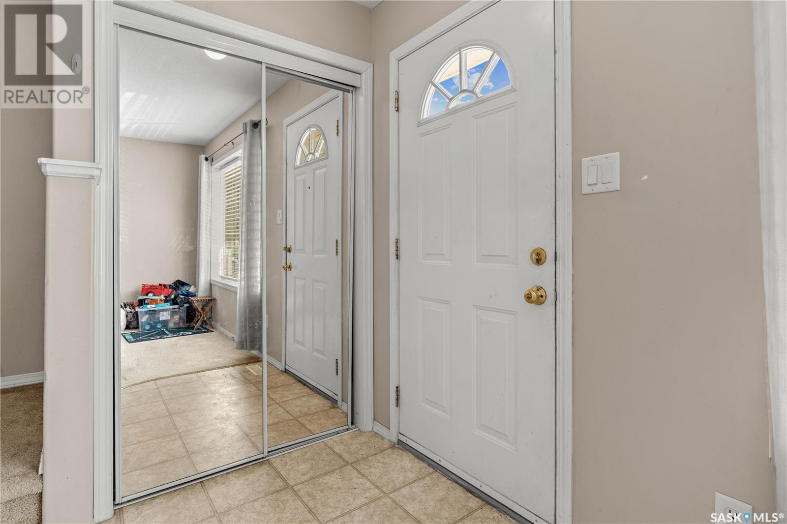 Single Family House 2 Level for Sale in  Cranbourn CRESCENT Regina 