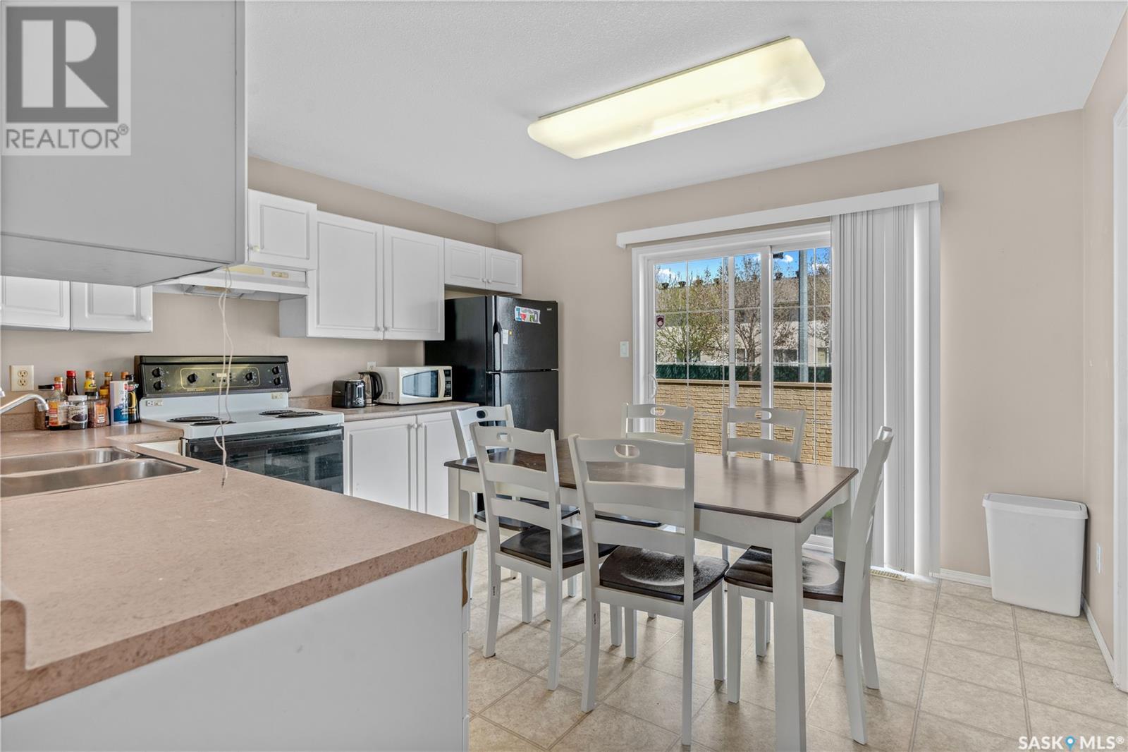 Single Family House 2 Level for Sale in  Cranbourn CRESCENT Regina 