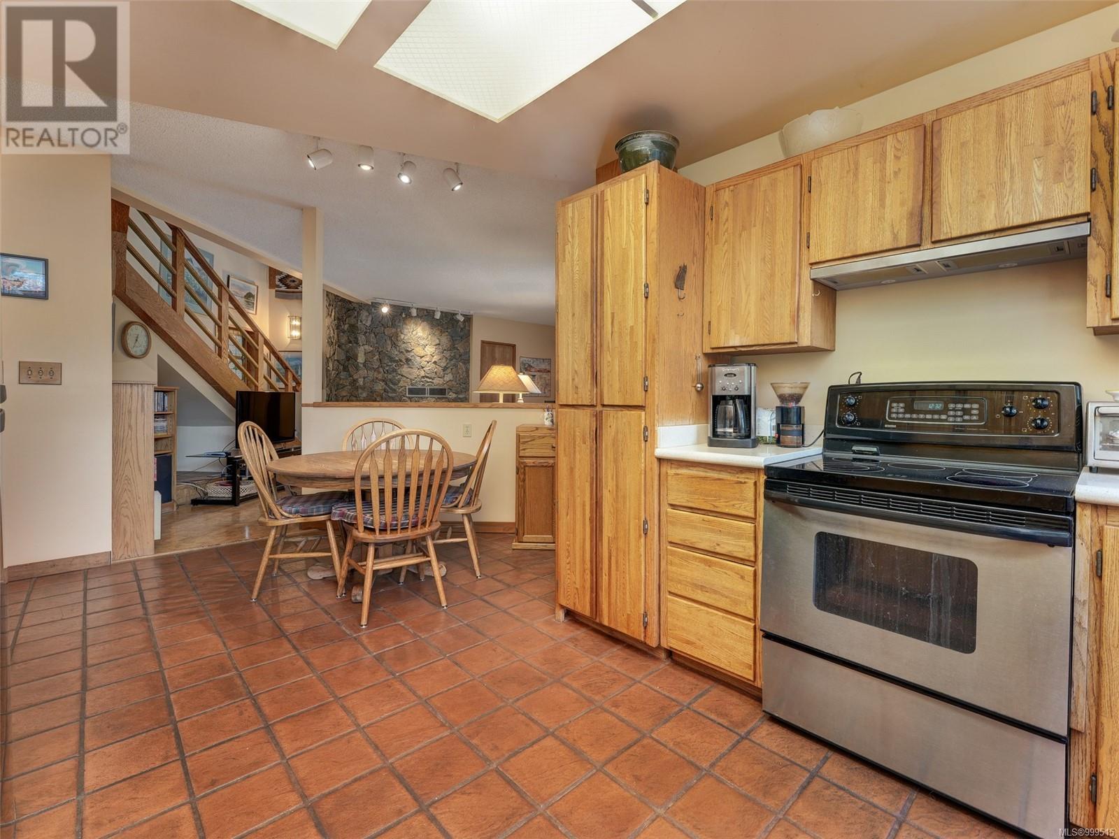 2761 Arbutus Rd, Saanich