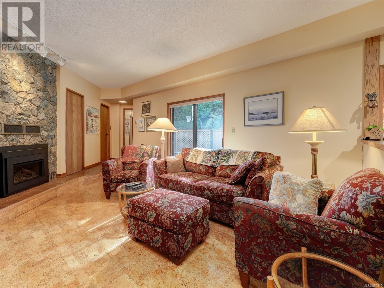 2761 Arbutus Rd, Saanich