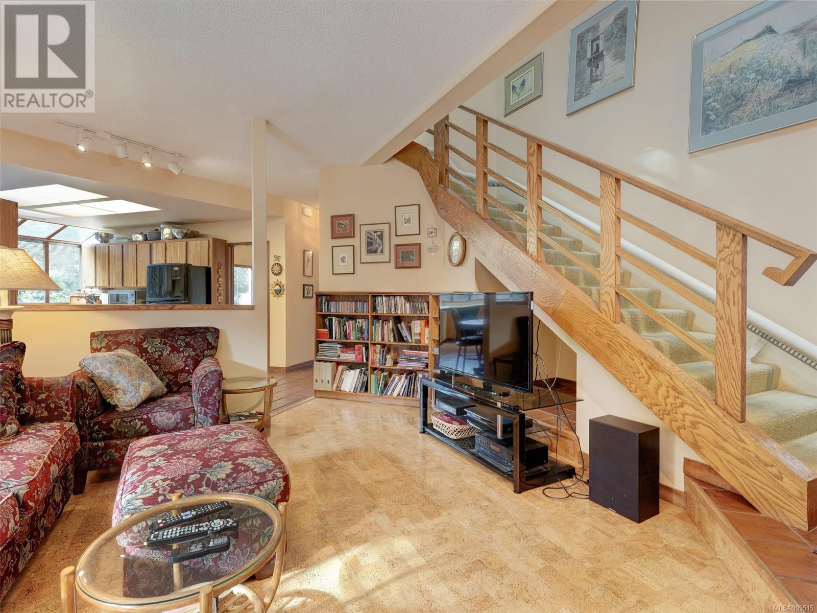 2761 Arbutus Rd, Saanich
