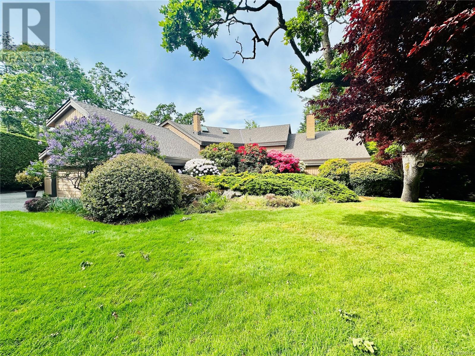 2761 Arbutus Rd, Saanich