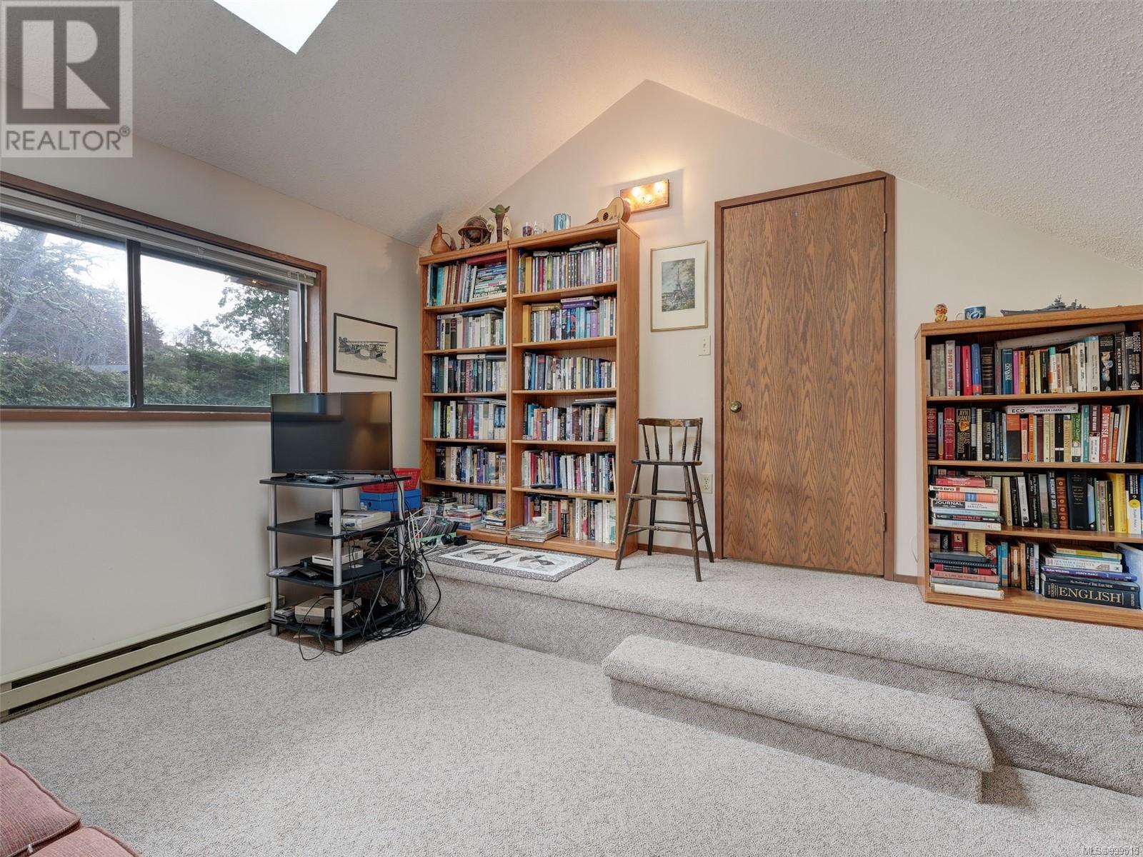 2761 Arbutus Rd, Saanich