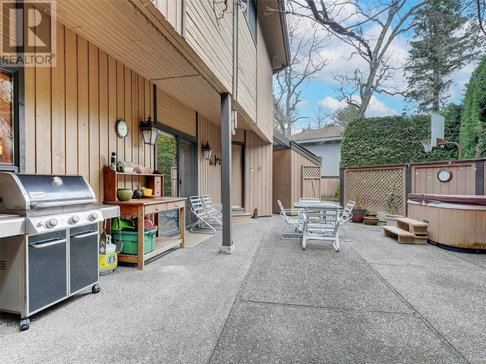2761 Arbutus Rd, Saanich