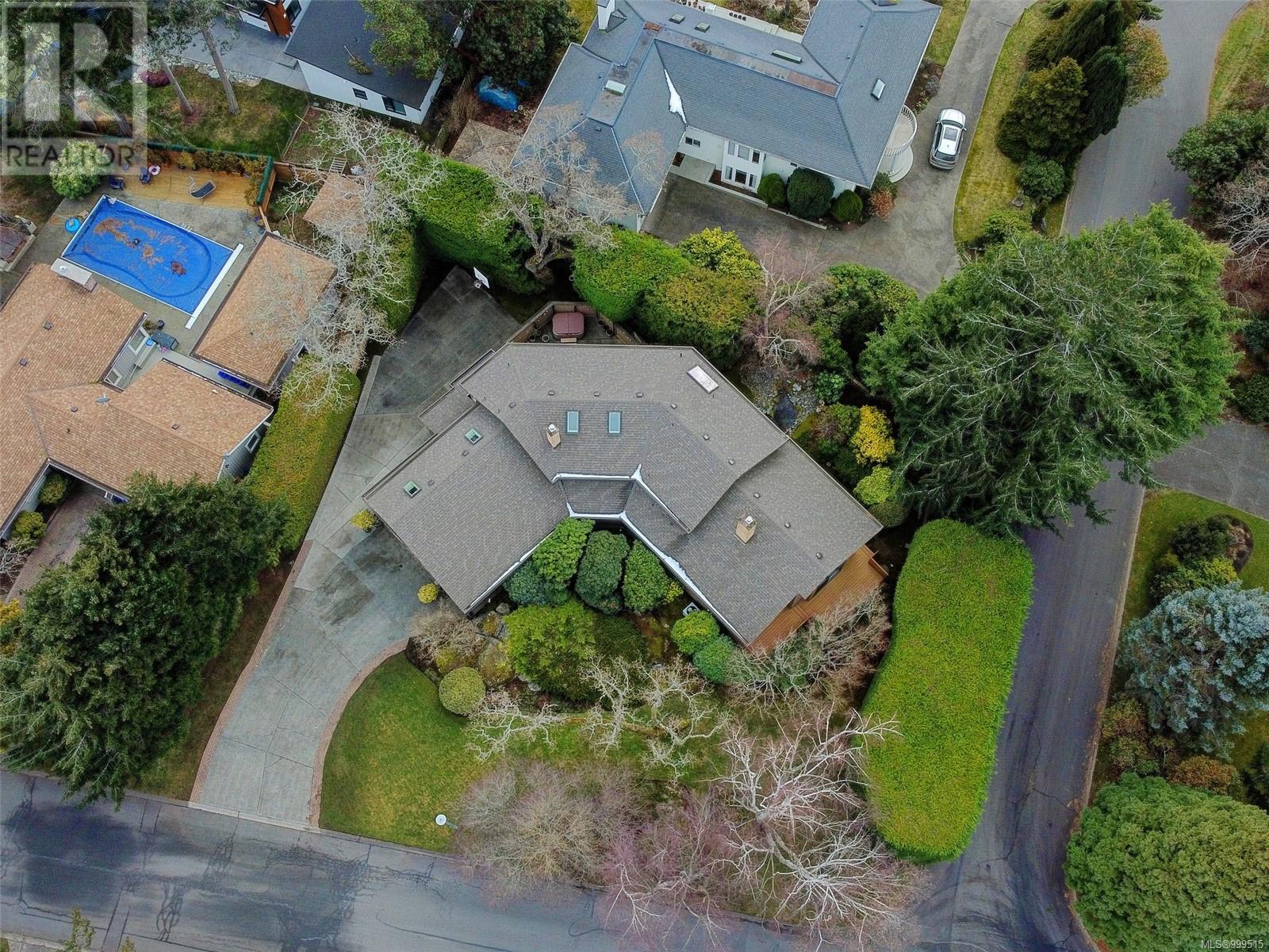 2761 Arbutus Rd, Saanich