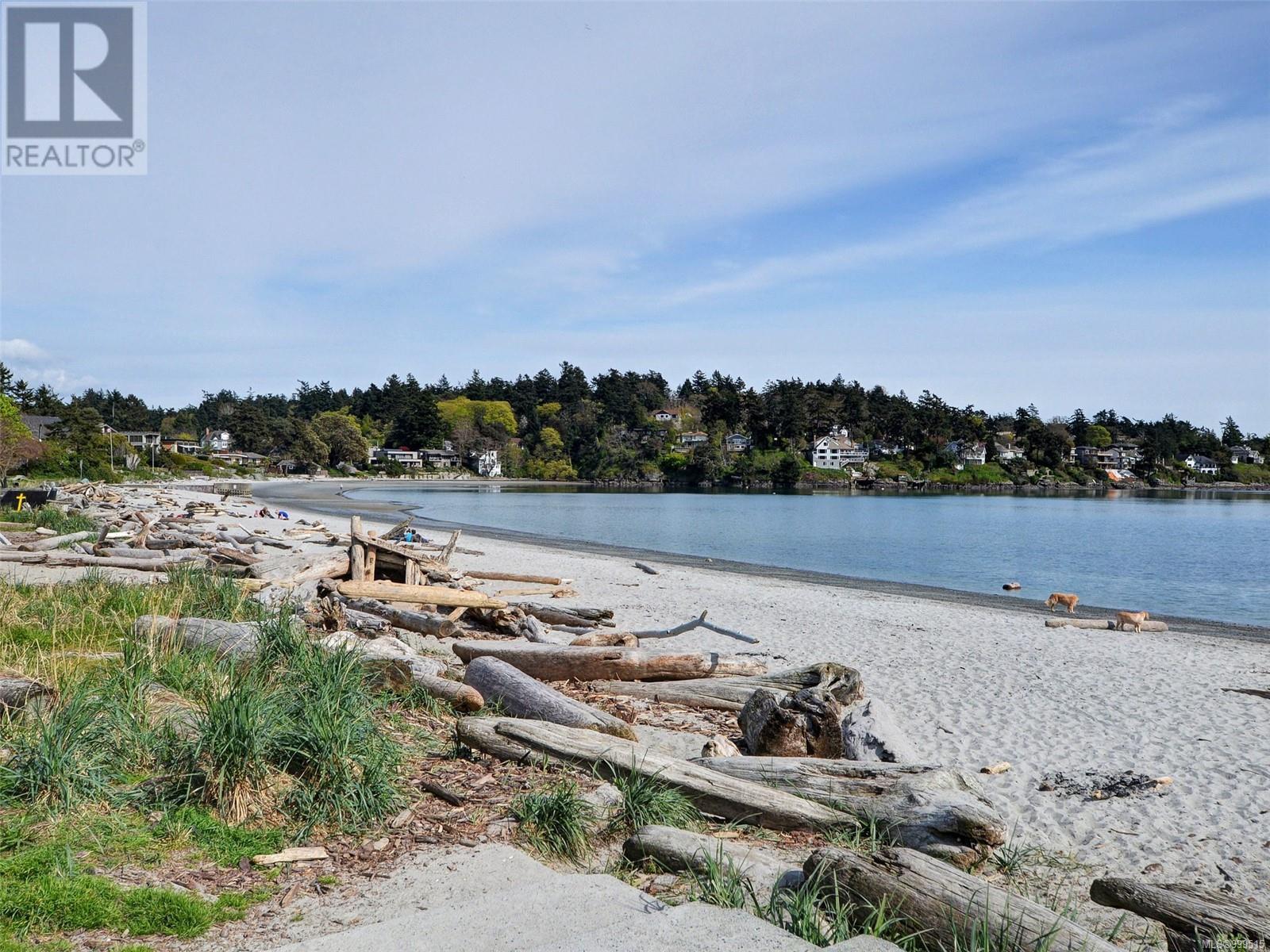 2761 Arbutus Rd, Saanich