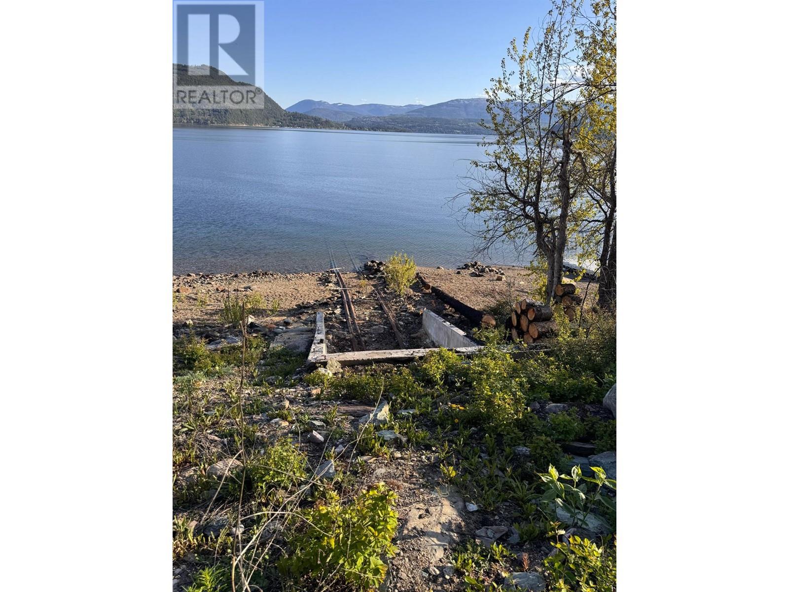  5022 Squilax-Anglemont Road, Celista