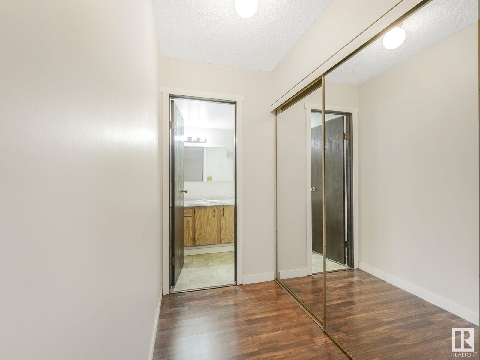 #108 1945 105 ST NW, Edmonton