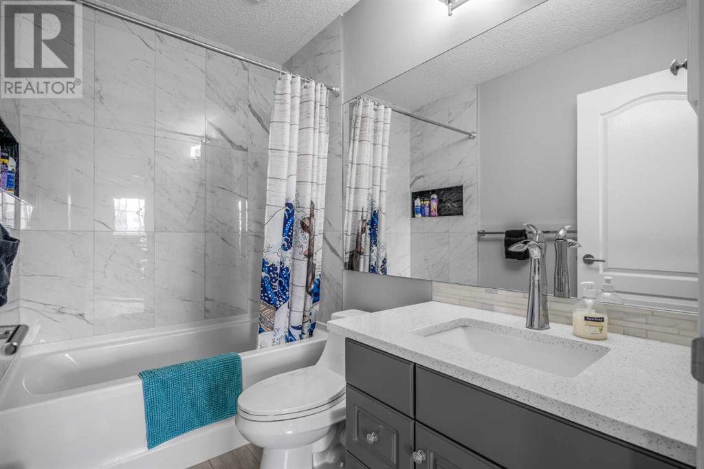 Single Family House for Sale in  Douglas Park Boulevard SE Douglasdale/Glen Calgary 