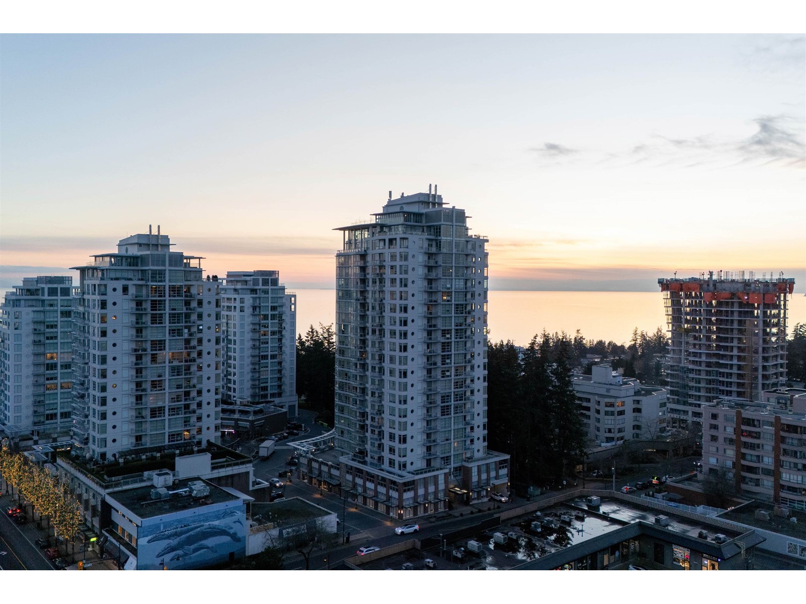 403 15152 RUSSELL AVENUE, White Rock real estate listing R2959250