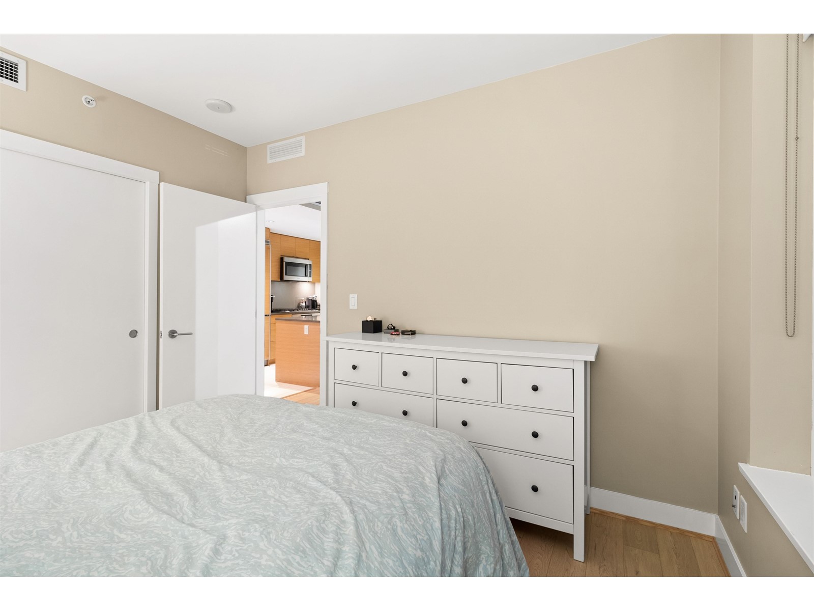 403 15152 RUSSELL AVENUE, White Rock real estate listing R2959250