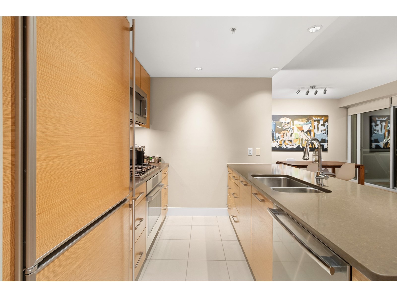 403 15152 RUSSELL AVENUE, White Rock real estate listing R2959250