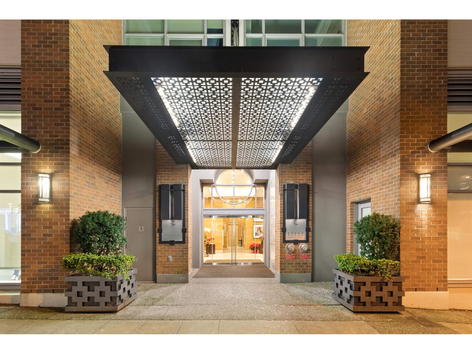 403 15152 RUSSELL AVENUE, White Rock real estate listing R2959250